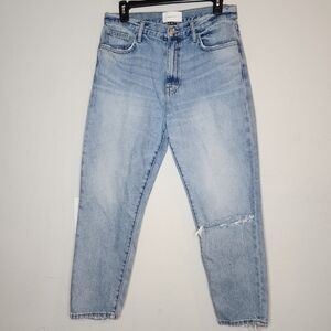 Current/Elliot Distressed lightwash crop jeans. Women's size 29.